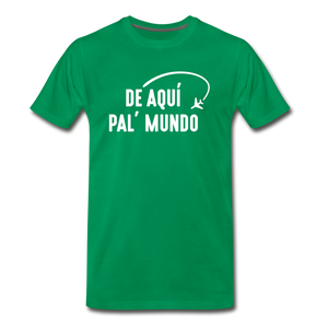 De Aqui Pal' Mundo Men's Premium T-Shirt - kelly green